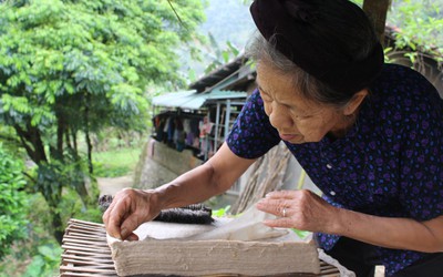 Xuân về trên thớ giấy bản vùng cao