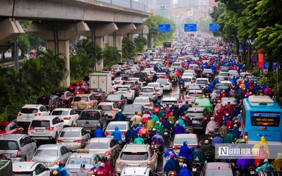 Vì sao giá ô tô tại Việt Nam cao hơn gần 2 lần so với các nước trong khu vực?