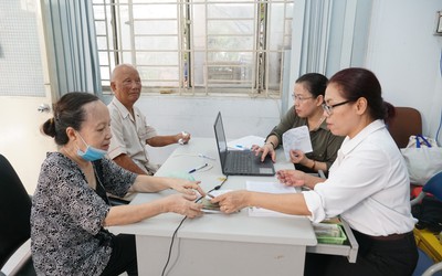 Tp.HCM: Nhiều người sẽ nhận trễ tiền lương hưu, trợ cấp BHXH tháng 12