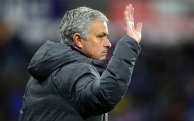 Nóng: "Quỷ đỏ" Manchester United sa thải Jose Mourinho, ai sẽ tạm giữ quyền HLV?