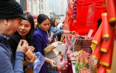 Những gì cần có trong làn đi chợ Tết của các bà nội trợ