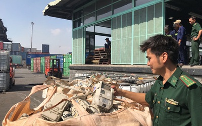 Hàng nghìn container hàng… không có người đến nhận