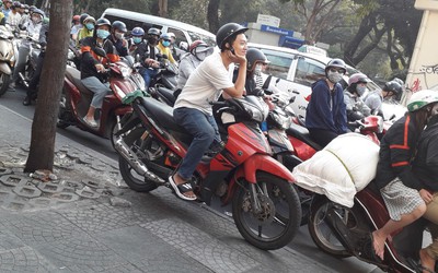 Giao thông TP.HCM những ngày cận Tết Nguyên đán: "Căng như dây đàn"