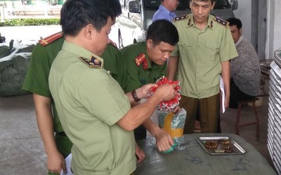 Bắc Giang: Chặn đứng 1 tấn bánh kẹo không nguồn gốc tiêu thụ dịp Trung thu