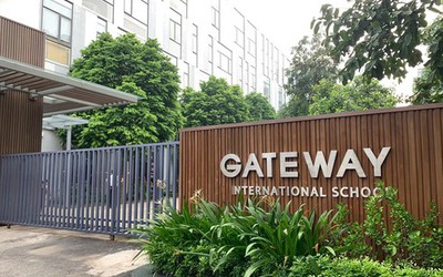 Tiết lộ lý do cô giáo chủ nhiệm lớp bé trai tử vong trên xe đưa đón trường Gateway bị khởi tố