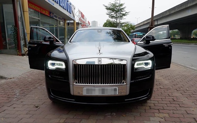 Rao bán trên vỉa hè, xe sang Roll-Royce Ghost vẫn "ế chỏng, ế chơ"