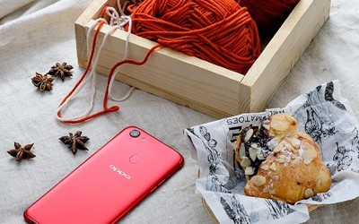 OPPO F5 "đốt mắt" tín đồ với màu đỏ rực rỡ trong mùa lễ hội