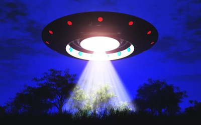 Ông trùm phim kinh dị thừa nhận đã từng tiếp xúc với UFO