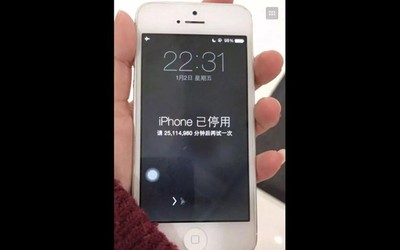 Con trai nghịch làm iPhone của mẹ bị khóa đến 47 năm