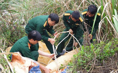 Hốt hoảng phát hiện bom nặng gần 250kg trong bãi lau sậy