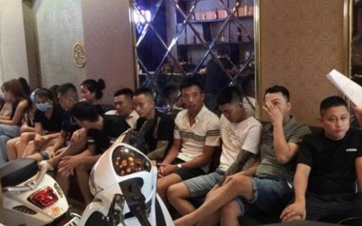 Thư ký tòa án dương tính với ma túy trong quán hát karaoke "chui"