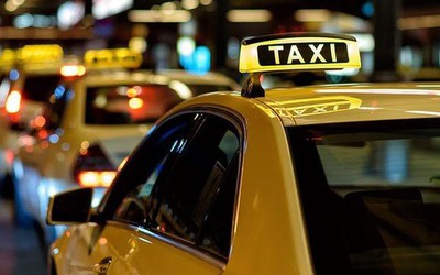 Bộ GTVT bảo lưu quan điểm xe taxi công nghệ phải có hộp đèn 'taxi' gắn trên nóc