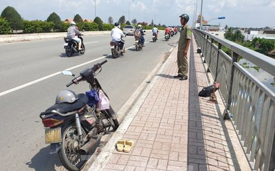 Điều tra nguyên nhân người đàn ông nhảy sông Sài Gòn tự tử