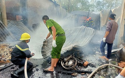 Bắt nam thanh niên phóng hỏa đốt nhà cha mẹ ruột