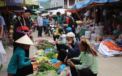 Trảy hội chợ phiên nơi “nước non Cao Bằng”