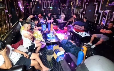 Bắt quả tang nhóm thanh niên mở "tiệc" ma túy trong quán karaoke