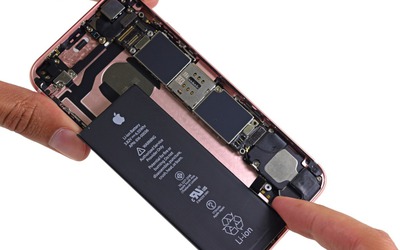 Apple sẽ hoàn trả phí thay pin cho người dùng Việt trong năm 2017