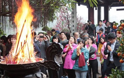 (Quan điểm) Bầu bí có nên đi chùa không?