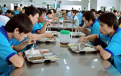 TP.HCM: Chung tay "đánh bật" thực phẩm bẩn ra khỏi suất ăn của công nhân