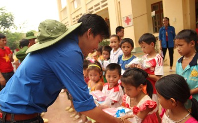 Màu xanh tình nguyện thắp lên hy vọng ở Mường La khi tất cả chỉ còn là sỏi đá