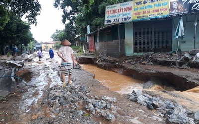 Xót xa xã nghèo tan hoang sau lũ dữ