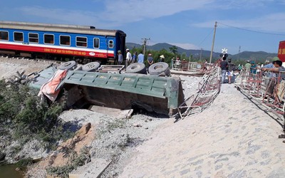 Vụ lật tàu: Người đứng đầu ngành Đường sắt phải chịu trách nhiệm