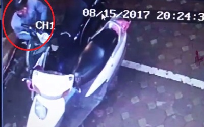 Clip: Trộm táo tợn bẻ khóa 'cuỗm' SH trong 20 giây giữa phố Hà Nội