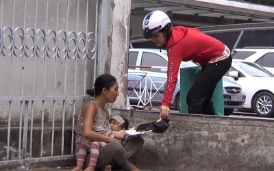 Clip: Căm phẫn vụ lạm dụng trẻ em xin tiền tiêm chích ma túy