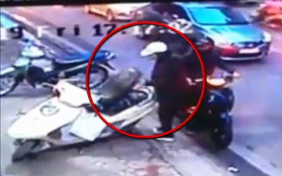 Clip: Đôi nam nữ đi SH mở cốp xe trộm đồ nhanh như chớp giữa phố Hà Nội