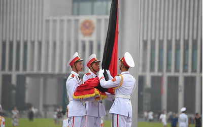 Thượng cờ rủ tại Quảng trường Ba Đình, bắt đầu 2 ngày Quốc tang cố Tổng Bí thư Đỗ Mười