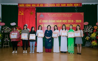 Trường cao đẳng Y Dược ASEAN trao 100 suất học bổng cho sinh viên