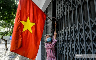 “Treo cờ ngày Quốc khánh thiêng liêng lắm”