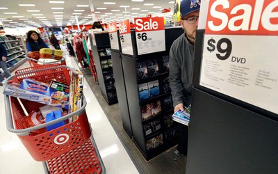 Nguyên nhân doanh số bán lẻ của Mỹ bất ngờ gia tăng trong tháng 8