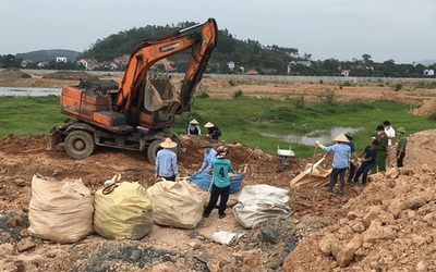 Vụ chôn lấp chất thải ở Bắc Giang: “Không phận sự miễn vào”