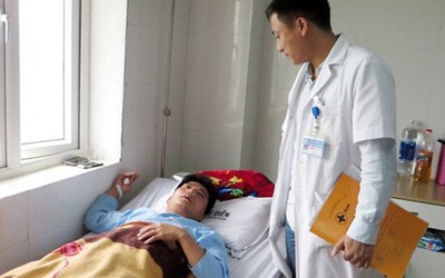 Vụ giáo viên bị đánh gãy mũi: Hai thanh niên đến công an trình diện