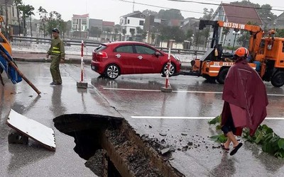 Nghệ An: Mưa lớn kéo dài, xuất hiện hố "tử thần"