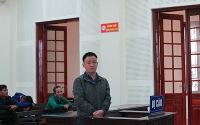 Bị công an phát hiện người đàn ông bảo vợ phi tang ma túy