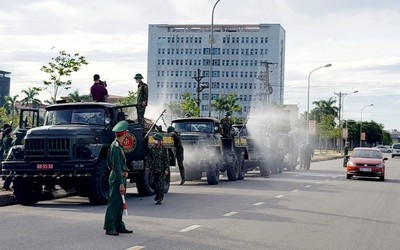 Nghệ An tăng viện 52 cán bộ y tế sang Hà Tĩnh hỗ trợ chống dịch Covid-19