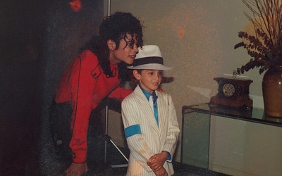 Đại diện của Michael Jackson đâm đơn kiện hãng phát hành phim tố siêu sao nhạc pop ấu dâm