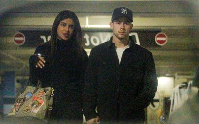 Nick Jonas hôn say đắm Priyanka Chopra dù chỉ tạm xa nhau cuối tuần