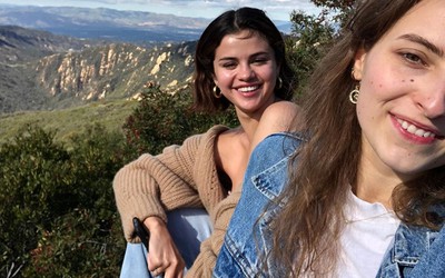 Loạt ảnh đời thường xinh đẹp, trẻ trung của Selena Gomez