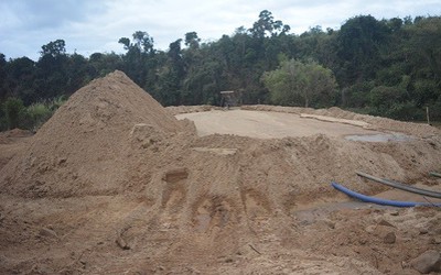 Vụ 2.500m3 cát lậu ở Mang Yang: Cơ quan chức năng truy tìm máy xúc tang vật