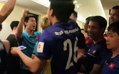 Clip: Tuyển Việt Nam ôm nhau ăn mừng vì bước tiếp vào vòng 1/8 Asian Cup 2019