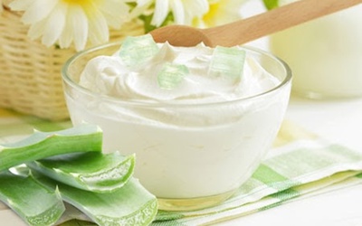 Làm mặt nạ nha đam chăm sóc da mặt tại nhà