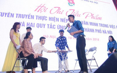 Nếp sống văn minh trong tiệc cưới được tái hiện trên sân khấu