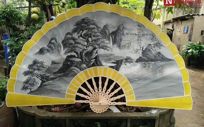 Tiết lộ bất ngờ từ người nắm giữ kỷ lục về chiếc quạt gỗ lớn nhất Việt Nam