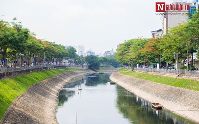 Bơm nước sông Hồng “cứu” sông Tô Lịch: “Có tiền bơm rửa thì cũng chuyển ô nhiễm sang cho nơi khác”