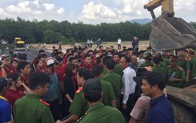 Hé lộ tin nhắn Nguyễn Thái Luyện chỉ đạo nhân viên gây rối, đập phá xe đoàn cưỡng chế: Nước cờ sai dẫn đến ngày tàn của Alibaba