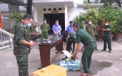 Liên tiếp phát hiện 21 gói nghi ma túy trôi vào bờ biển Côn Đảo