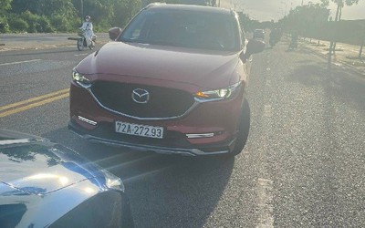 Kết đắng cho tài xế lái Mazda chạy sai làn đường còn “hổ báo”